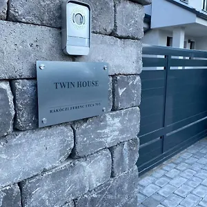  شقة Twin House